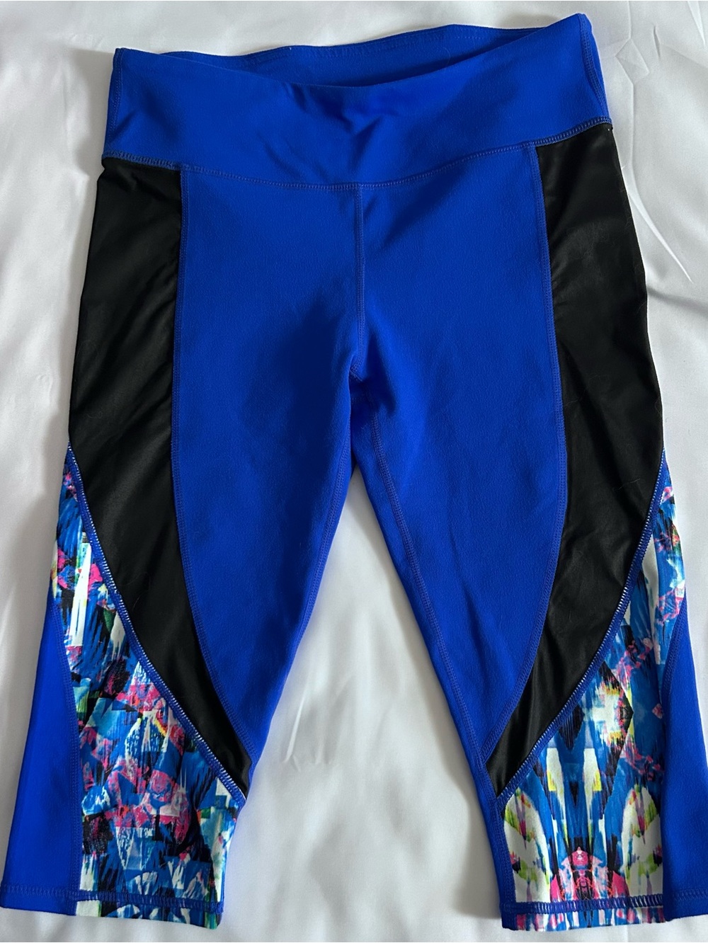 Fabletics Navassa Crop Leggings in Royal Blue, Black and Multicolor Size Small